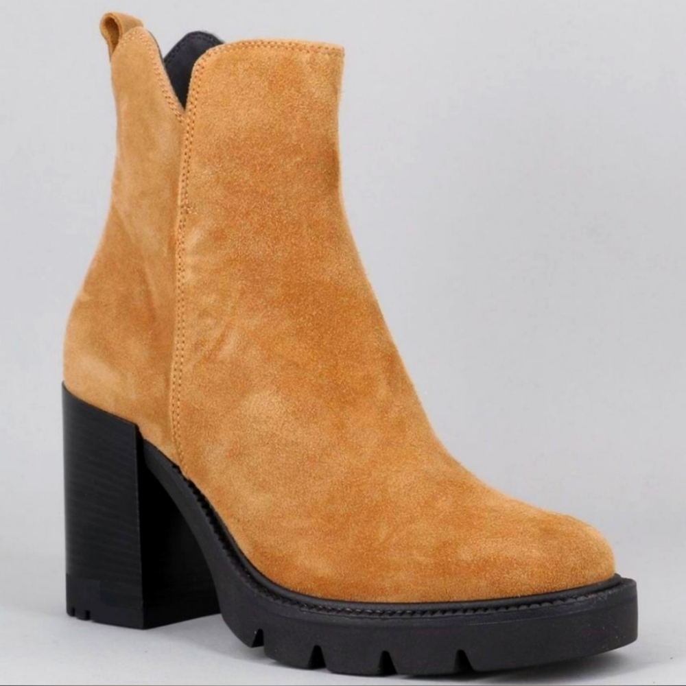 JANET & JANET Marca Suede Boots In Carmel Size 37